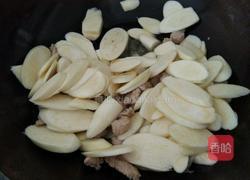 茭白炒肉的做法图解4