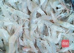 鲜河虾炒韭菜的做法图解1