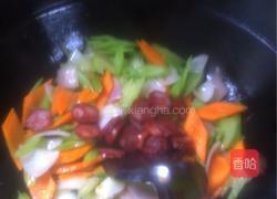 腊肠炒蔬菜的做法图解4
