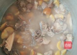 板栗莲藕排骨汤的做法图解4
