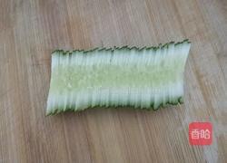 黄瓜花样拼盘的做法图解2