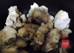 胡萝卜红枣猪蹄汤的做法图解6