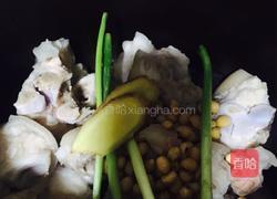 胡萝卜红枣猪蹄汤的做法图解8