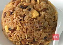 海鲜坚果蛋炒饭的做法图解8