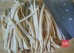 韭菜炒豆腐皮的做法图解1