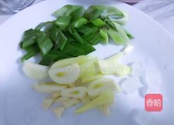 排骨炖豆角土豆的做法图解2