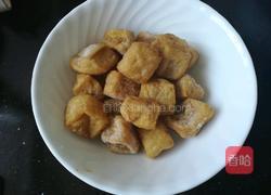 五花肉蒸油豆腐的做法图解2