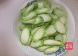 丝瓜炒毛豆的做法图解2