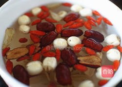 超滑超多胶的银耳羹的做法图解4