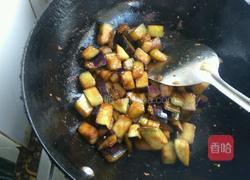 蒜蓉辣酱炒茄子的做法图解3