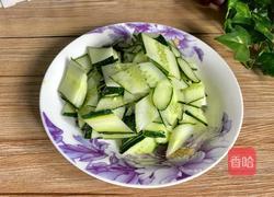 双椒炒黄瓜（儿时的味道）的做法图解1