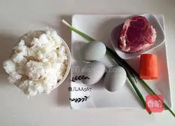 Illustration of how to make preserved egg and lean meat porridge 1