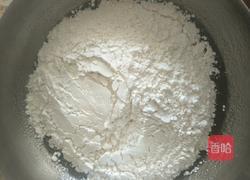 蛋黄豆沙月饼的做法图解3