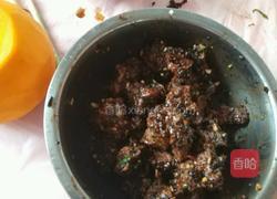 鼓香小排蒸南瓜的做法图解2