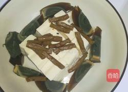 皮蛋豆腐的做法图解1