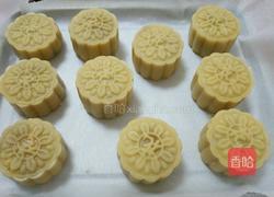 蛋黄豆沙月的做法图解2