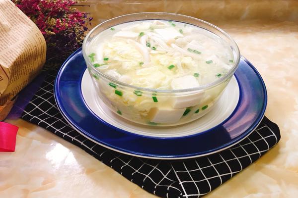 白玉菇鸡蛋豆腐汤