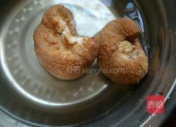 猴头菇板栗排骨汤的做法图解1