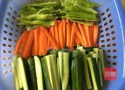 油焖黄瓜咸菜的做法图解1