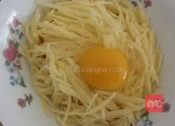 Illustration of how to make egg and potato pancakes 6