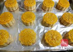 广式月饼(50克莲蓉蛋黄馅)的做法图解32