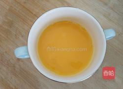 蝴蝶花卷的做法图解3