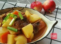 土豆茄汁烩牛肉的做法图解1