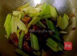 腊肉炒芹菜的做法图解5