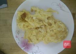 茼蒿炒鸡蛋的做法图解3