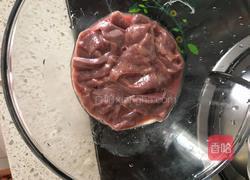 丝瓜猪肝汤的做法图解1