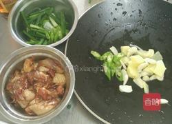 仔姜闷鸭的做法图解1