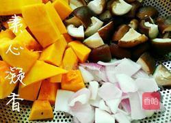 香菇南瓜鸡腿饭的做法图解2