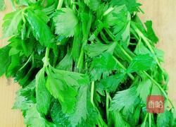 芹菜叶摊鸡蛋的做法图解2