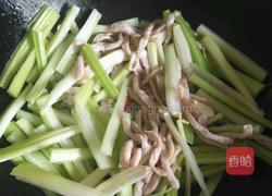 肉丝香干炒西芹的做法图解6