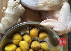 板栗煲鸡汤的做法图解1