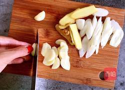 鱼头粉丝煲的做法图解2