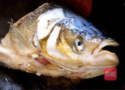 鱼头粉丝煲的做法图解3