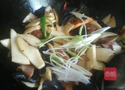 红肠炒菌菇的做法图解6