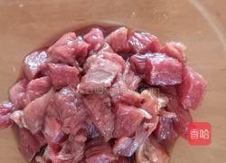 土豆烧牛肉的做法图解1