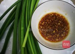 凉拌蒜苔的做法图解1