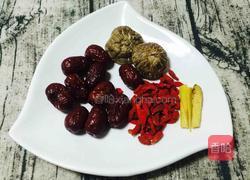 黑沙海参冬菇猪骨炖汤的做法图解1