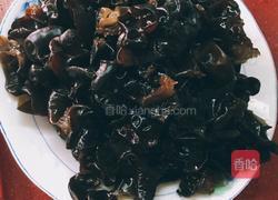 酸辣黑木耳的做法图解2