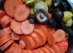 香菇板栗排骨汤的做法图解2