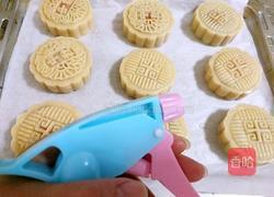 广式月饼(100克凤梨蛋黄馅)的做法图解20