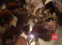 腊肉炖杂菌的做法图解3