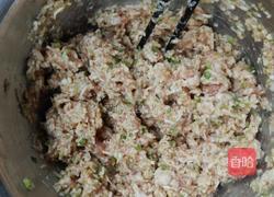 猪肉莲菜包子的做法图解6