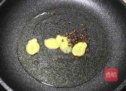 鲫鱼薏米白萝卜葱汤 的做法图解8