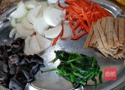 韩式炒杂菜 잡채的做法图解1