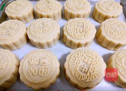 广式月饼(100克莲蓉蛋黄馅)的做法图解32