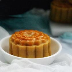栗蓉蛋黄月饼的做法[图]